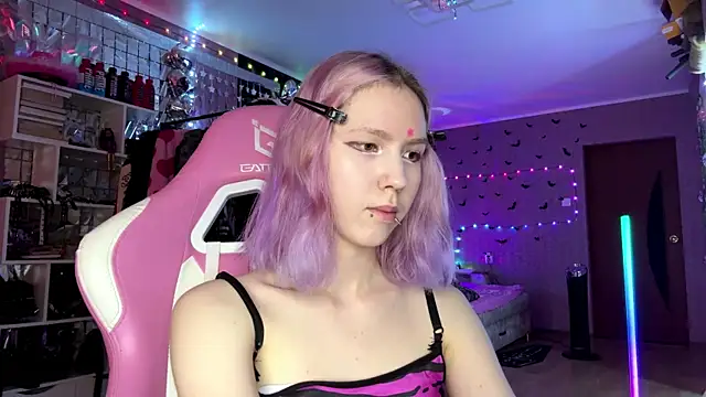Snapshot of lonely_bunny chatting on 07.22.26 lonely bunny online show from 07.22.26