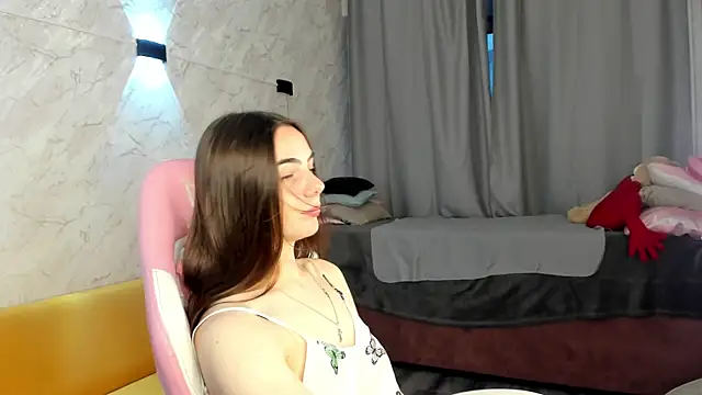 Snapshot of Vivienne_thea chatting on 07.26.26 Vivienne thea online show from 07.26.26