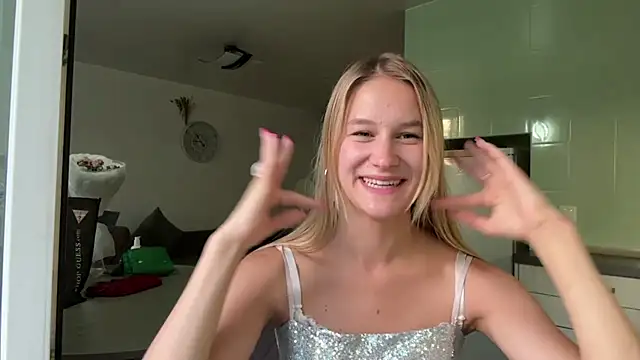 Snapshot of CryBaabyy chatting on 07.27.26 CryBaabyy online show from 07.27.26