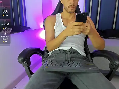 Snapshot of Damiam_23 chatting on 07.28.26 Damiam 23 online show from 07.28.26