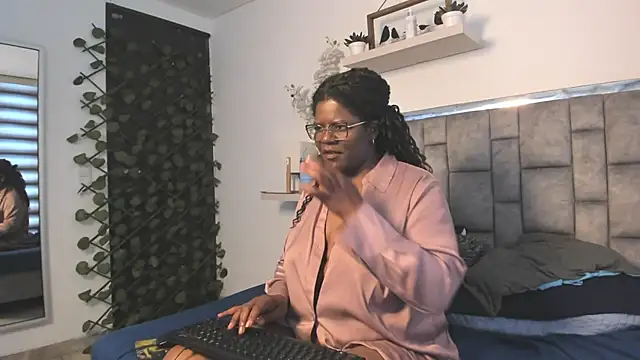 Snapshot of GIGI_CAMPBEL chatting on 07.28.26 GIGI CAMPBEL online show from 07.28.26