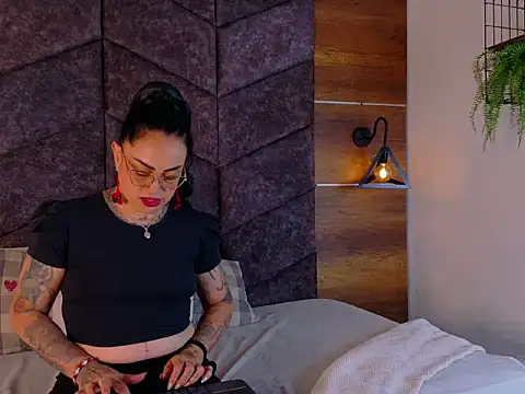 Snapshot of NoeliaSaenz__ chatting on 07.17.26 NoeliaSaenz online show from 07.17.26