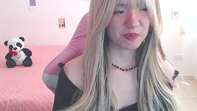 Snapshot of SweetSkyy_1 chatting on 07.17.26 SweetSkyy 1 online show from 07.17.26