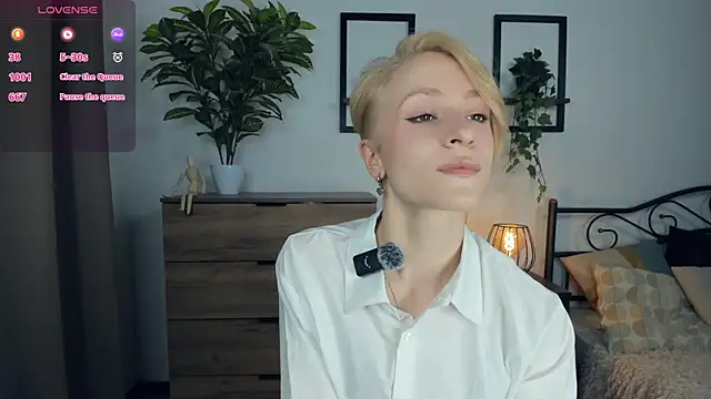 Snapshot of JanettePerro chatting on 07.22.26 JanettePerro online show from 07.22.26