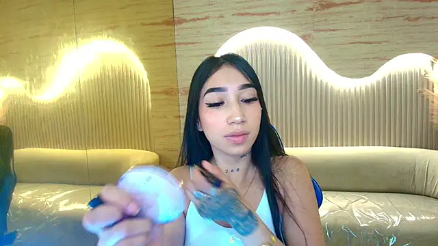 Snapshot of Chloe__r chatting on 07.21.26 Chloe r online show from 07.21.26