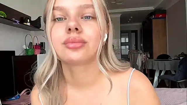 Snapshot of Rita_Blondana chatting on 07.28.26 Rita Blondana online show from 07.28.26