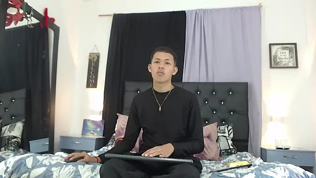 Snapshot of RoySteven chatting on 07.22.26 RoySteven online show from 07.22.26