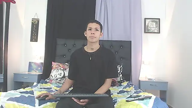 Snapshot of RoySteven chatting on 07.29.26 RoySteven online show from 07.29.26