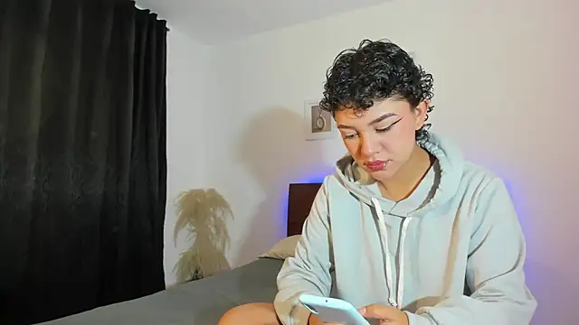 Snapshot of kade_demi chatting on 07.23.26 kade demi online show from 07.23.26