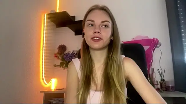 Snapshot of SunnyStrike chatting on 07.18.26 SunnyStrike online show from 07.18.26