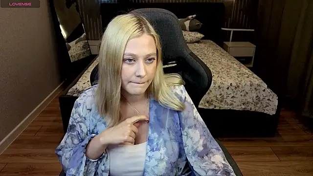 Snapshot of AmeliaxCandy chatting on 07.28.26 AmeliaxCandy online show from 07.28.26