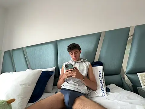 Snapshot of ItsJuanLuxxOficial chatting on 07.15.26 ItsJuanLuxxOficial online show from 07.15.26