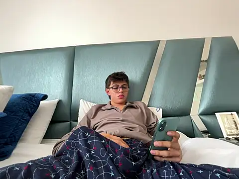 Snapshot of ItsJuanLuxxOficial chatting on 07.17.26 ItsJuanLuxxOficial online show from 07.17.26