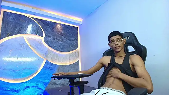 Snapshot of sex_boy33_ chatting on 07.23.26 sex boy33 online show from 07.23.26