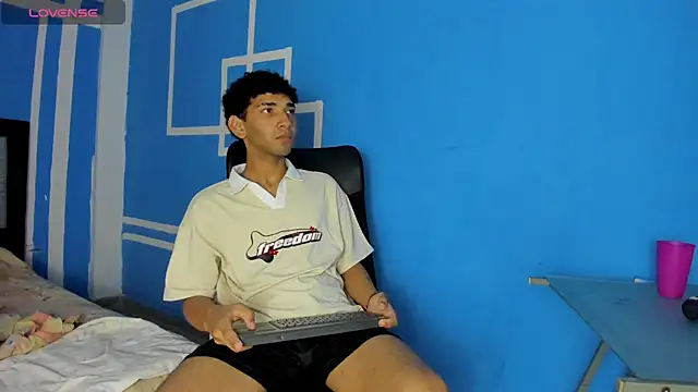 Snapshot of efrain_boy chatting on 07.13.26 efrain boy online show from 07.13.26