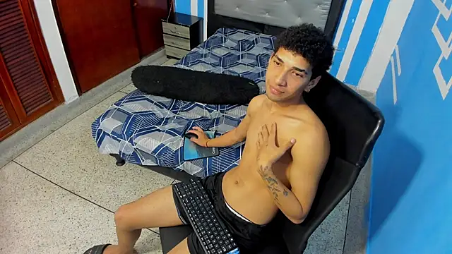 Snapshot of efrain_boy chatting on 07.14.26 efrain boy online show from 07.14.26