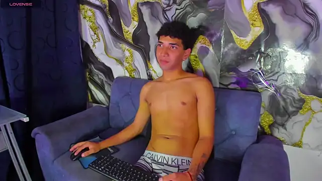 Snapshot of efrain_boy chatting on 07.17.26 efrain boy online show from 07.17.26