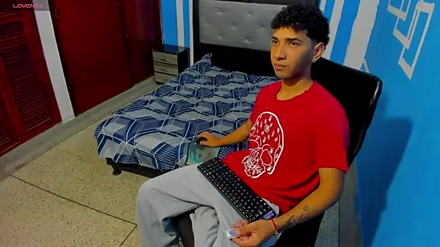 Snapshot of efrain_boy chatting on 07.25.26 efrain boy online show from 07.25.26
