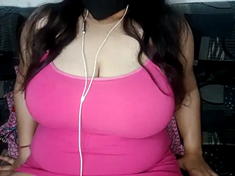 Snapshot of naughty_rosiee chatting on 07.27.26 naughty rosiee online show from 07.27.26