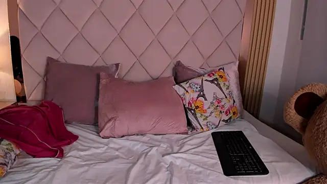 Snapshot of melori_stone chatting on 07.28.26 melori stone online show from 07.28.26