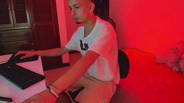 Snapshot of kobe_james07 chatting on 07.13.26 kobe james07 online show from 07.13.26