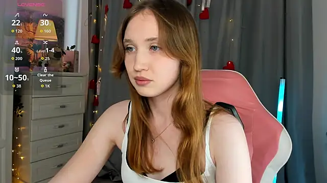 Snapshot of CozyKisses chatting on 07.24.26 CozyKisses online show from 07.24.26