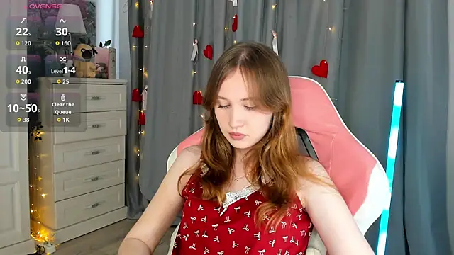 Snapshot of CozyKisses chatting on 07.25.26 CozyKisses online show from 07.25.26