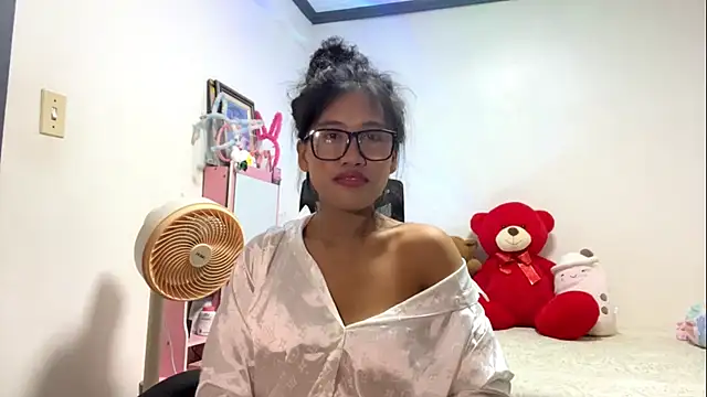 Snapshot of LulaVanorder chatting on 07.17.26 LulaVanorder online show from 07.17.26