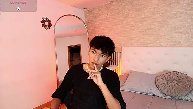 Snapshot of alex_santoss chatting on 07.24.26 alex santoss online show from 07.24.26