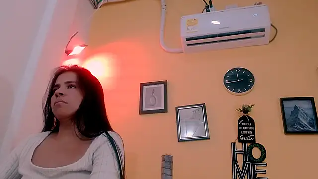 Snapshot of miajuice18 chatting on 07.19.26 miajuice18 online show from 07.19.26