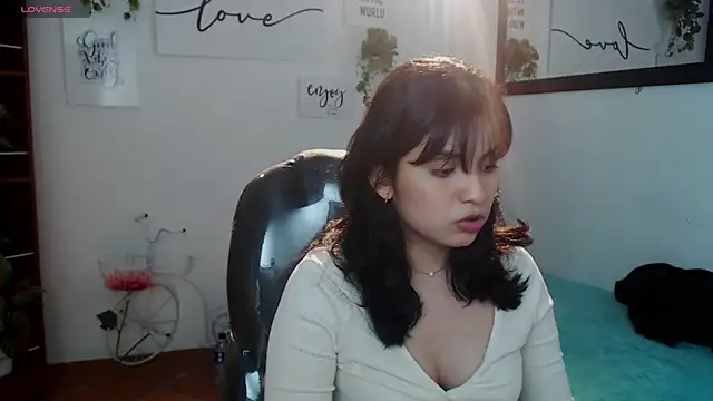 Snapshot of yurii_petite chatting on 07.17.26 yurii petite online show from 07.17.26
