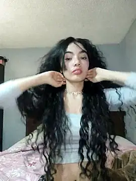 Snapshot of laura_mon chatting on 08.05.26 laura mon online show from 08.05.26