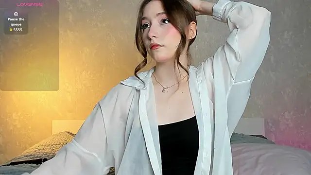 Snapshot of LunaBun chatting on 07.19.26 LunaBun online show from 07.19.26