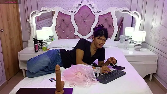 littlesweet18   online show from 07.19.26