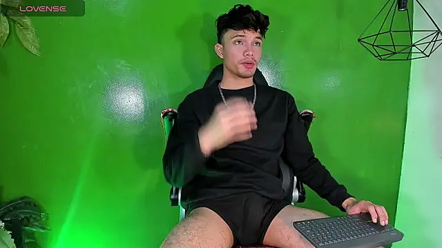 Snapshot of alexgod- chatting on 07.27.26 alexgod- online show from 07.27.26