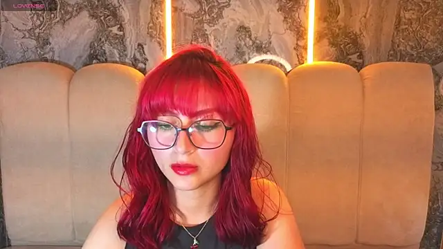 Queen Red v online show from 07.18.26