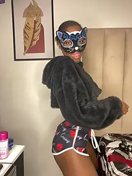 Snapshot of SexyTamia_302 chatting on 07.20.26 SexyTamia 302 online show from 07.20.26