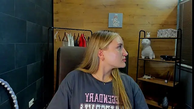 Snapshot of AnaaHunter chatting on 07.22.26 AnaaHunter online show from 07.22.26