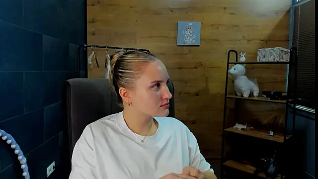 Snapshot of AnaaHunter chatting on 07.23.26 AnaaHunter online show from 07.23.26
