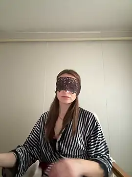 Snapshot of Lona-lov chatting on 07.22.26 Lona-lov online show from 07.22.26