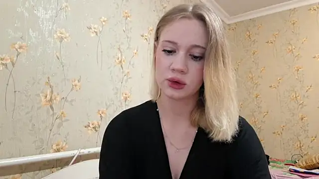Snapshot of renna_rine chatting on 07.17.26 renna rine online show from 07.17.26