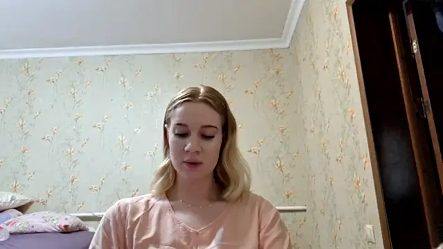 Snapshot of renna_rine chatting on 07.23.26 renna rine online show from 07.23.26