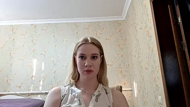 Snapshot of renna_rine chatting on 07.24.26 renna rine online show from 07.24.26