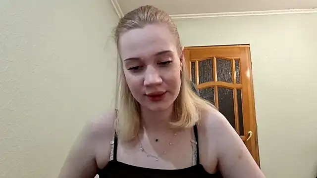 Snapshot of renna_rine chatting on 07.28.26 renna rine online show from 07.28.26