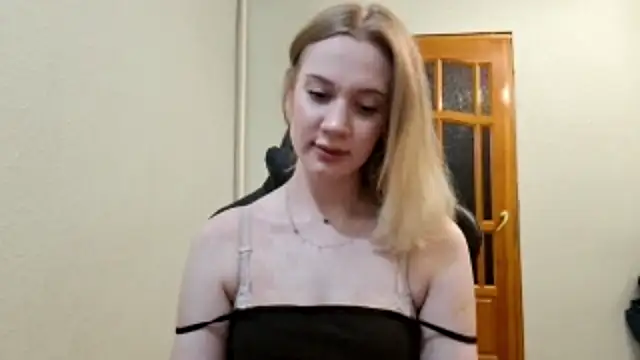 Snapshot of renna_rine chatting on 07.28.26 renna rine online show from 07.28.26