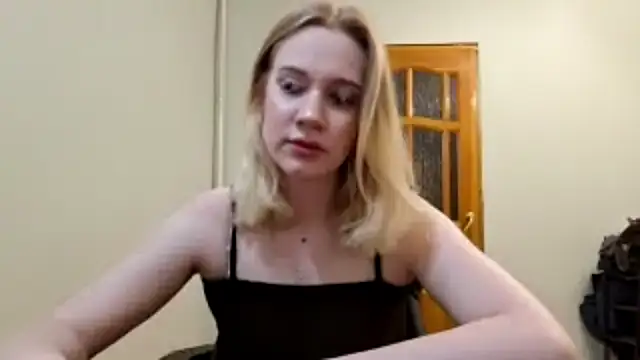 Snapshot of renna_rine chatting on 07.28.26 renna rine online show from 07.28.26