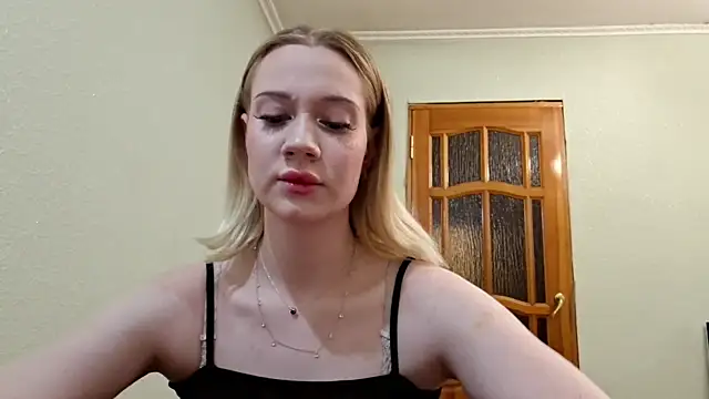 Snapshot of renna_rine chatting on 07.30.26 renna rine online show from 07.30.26
