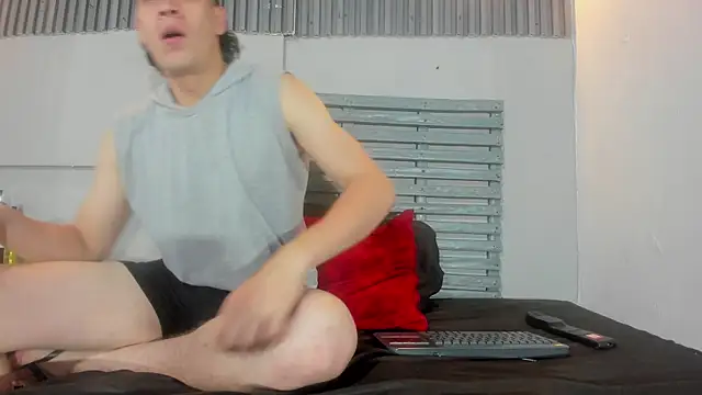 Thomas Woolf online show from 07.24.26