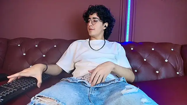 Snapshot of ElliotNoir chatting on 07.21.26 ElliotNoir online show from 07.21.26