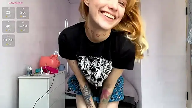 Snapshot of Lili_pup chatting on 07.17.26 Lili pup online show from 07.17.26